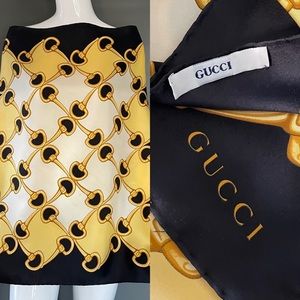 Gorg Gucci Scarf Yellow Gold Black Print 26 In Sq Silk Very Good Condition